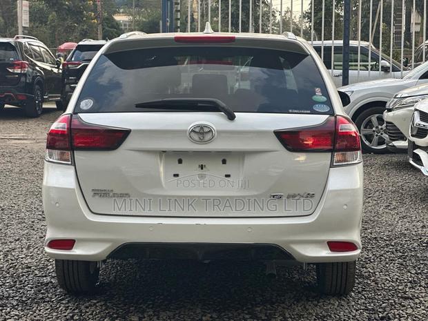 Toyota Corolla Fielder 1.5 Petrol FWD 2019 Pearl