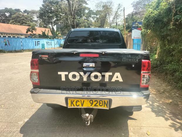 Toyota Hilux 2012 Black