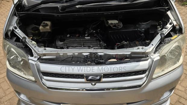 Toyota Noah 2006 Silver