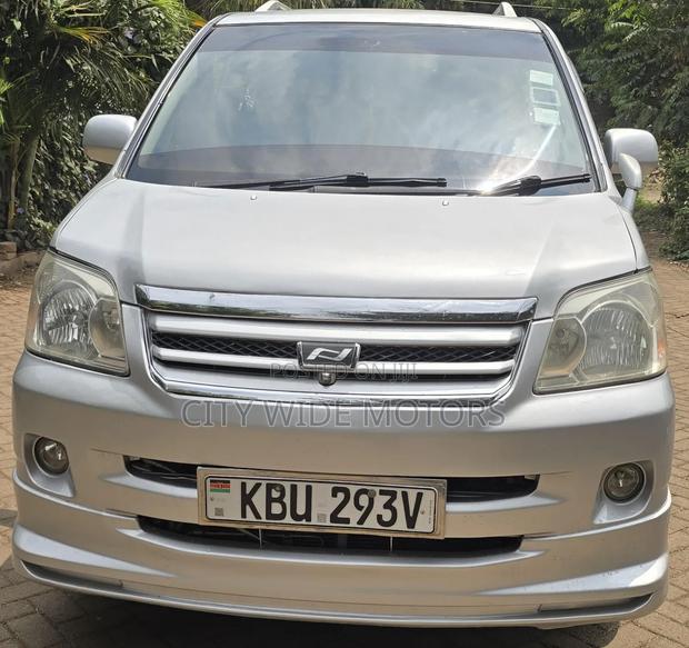 Toyota Noah 2006 Silver