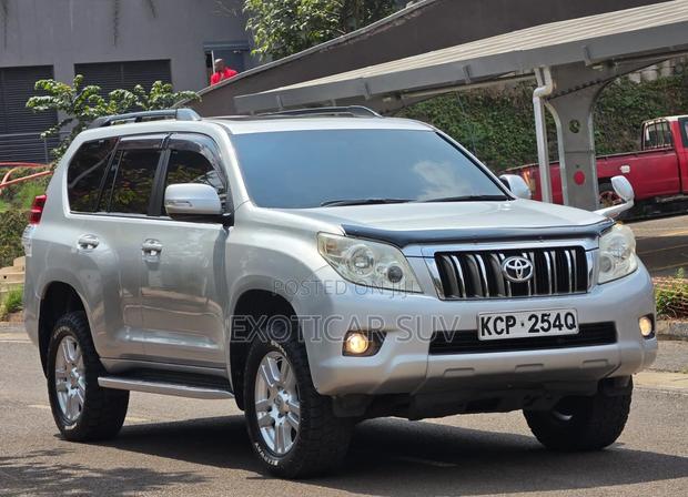 Toyota Land Cruiser Prado 4.0 Petrol TZ-G 2011 Silver