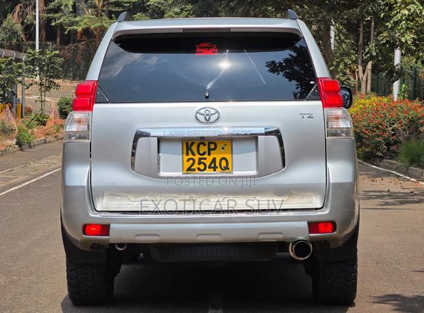 Toyota Land Cruiser Prado 4.0 Petrol TZ-G 2011 Silver