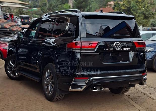 Toyota Land Cruiser 2023 Black