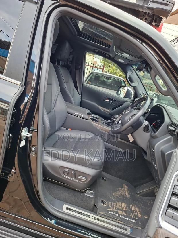 Toyota Land Cruiser 2023 Black