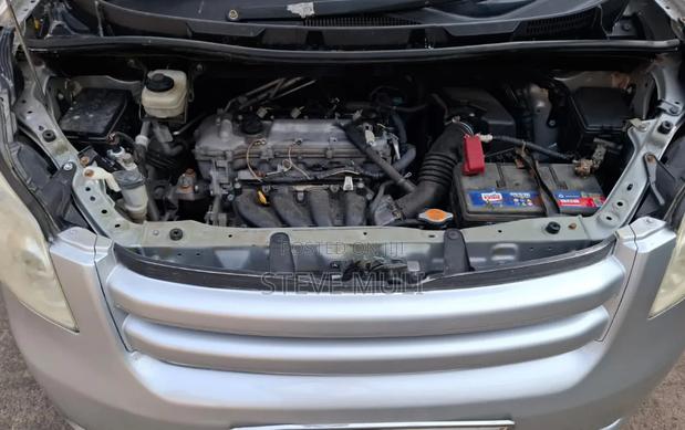 Toyota Noah 2009 Silver