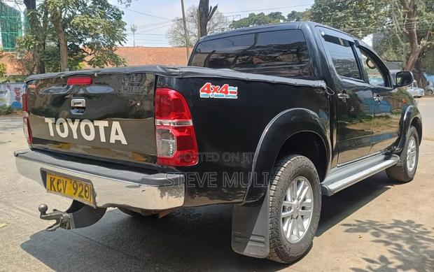 Toyota Hilux 2011 Matt Black