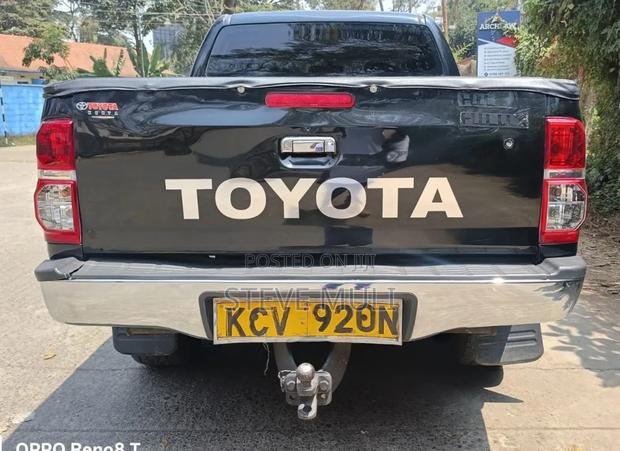 Toyota Hilux 2011 Matt Black