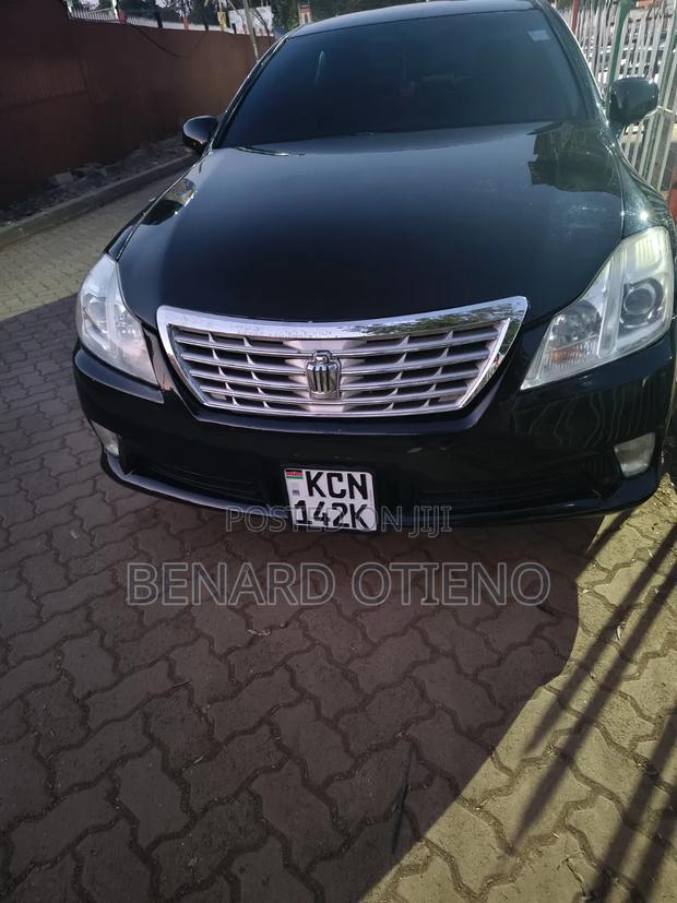 Toyota Crown 2010 Black