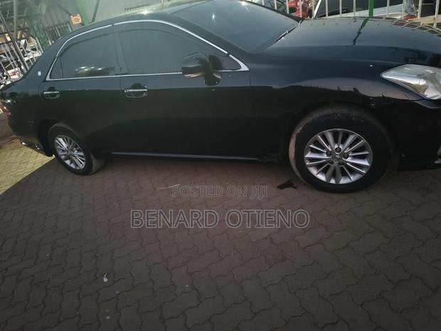 Toyota Crown 2010 Black