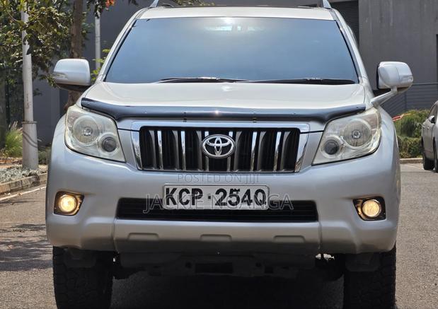 Toyota Land Cruiser Prado 2011 White