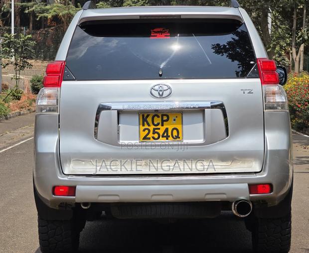 Toyota Land Cruiser Prado 2011 White