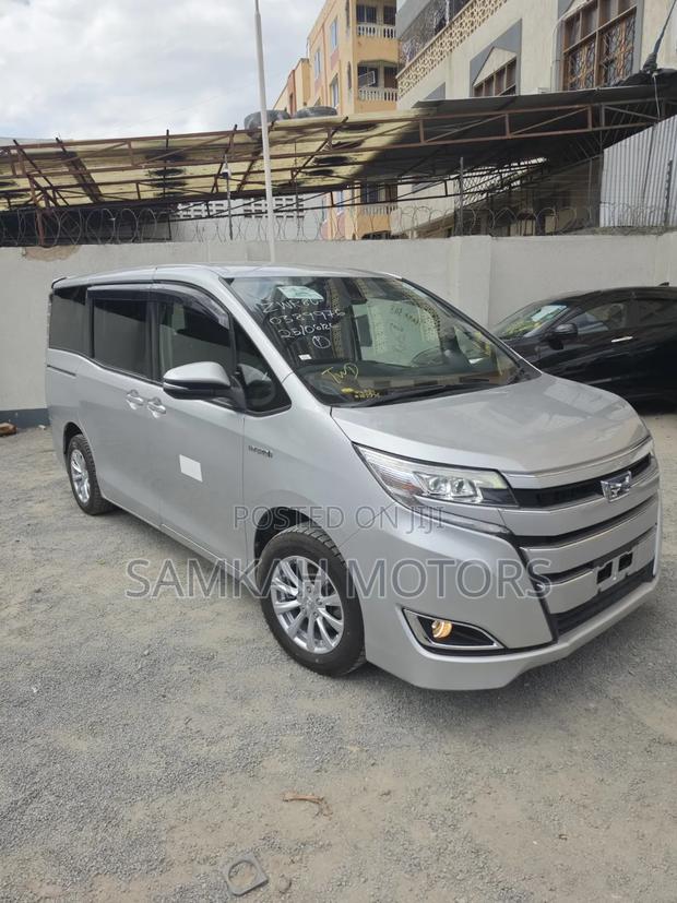 Toyota Noah 2020 Silver
