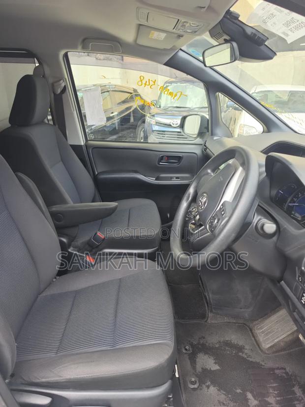 Toyota Noah 2020 Silver