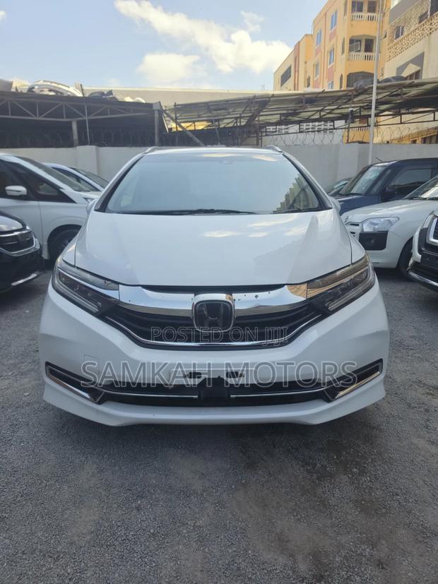 Honda Fit Shuttle 2020 White