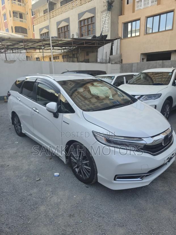 Honda Fit Shuttle 2020 White