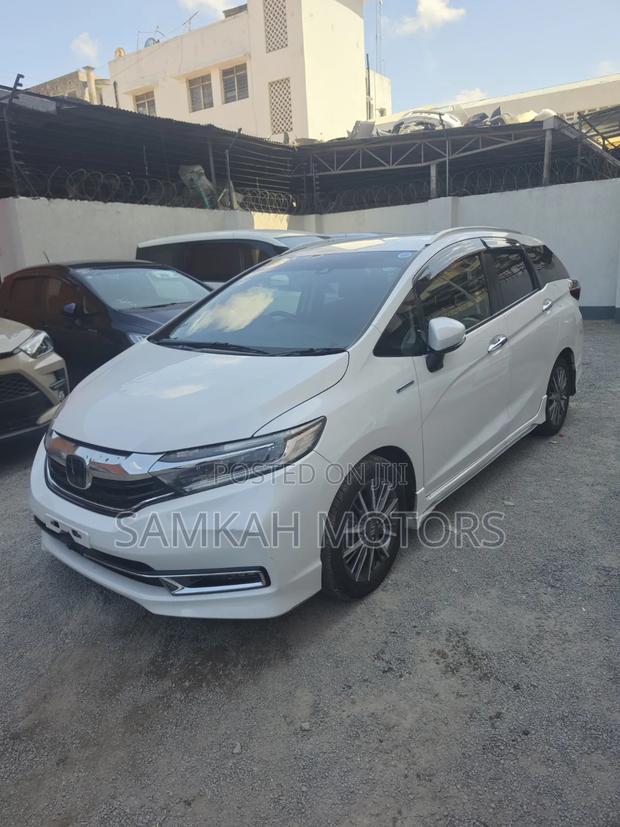 Honda Fit Shuttle 2020 White