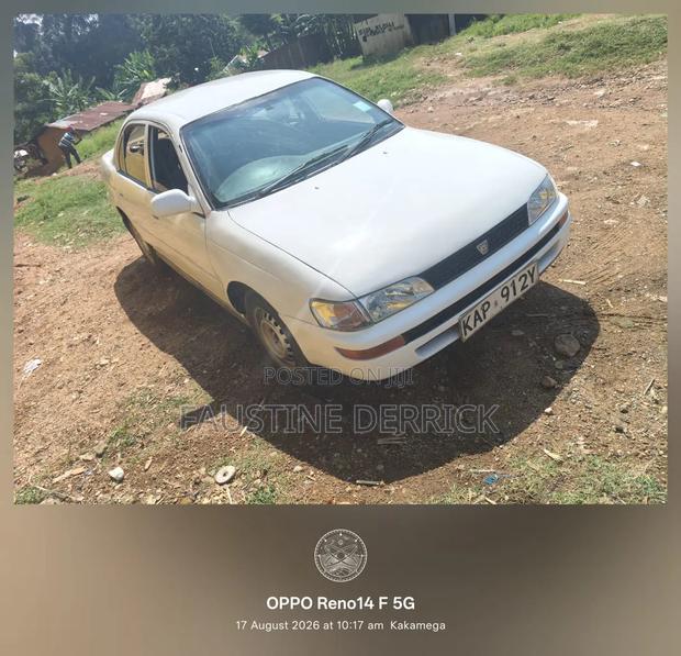 Toyota Corolla 1997 White