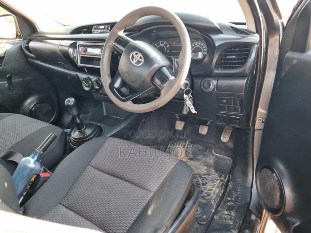 Toyota Hilux 2020 Gray