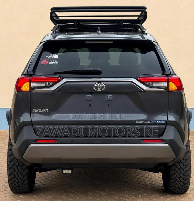 Toyota Harrier 2.0 4WD 2021 Black