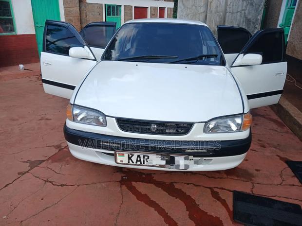 Toyota Corolla 1999 White
