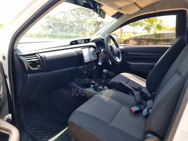 Toyota Hilux 2025 White
