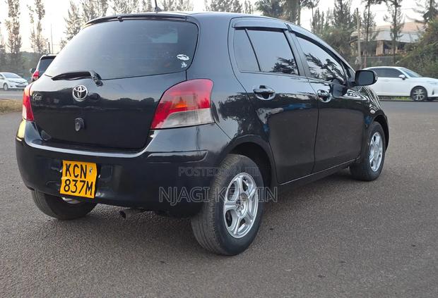 Toyota Vitz 2010 Black