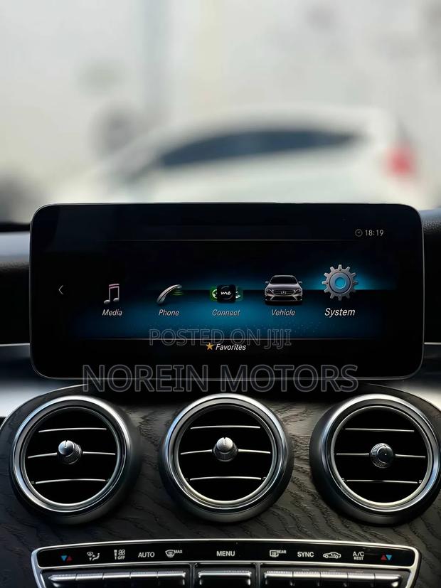 Mercedes-Benz C200 2020 Blue