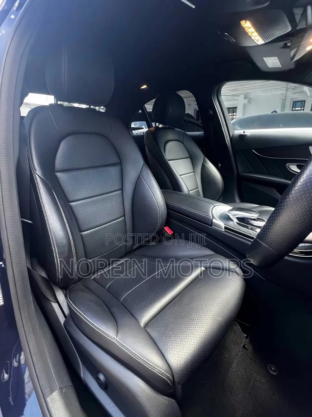 Mercedes-Benz C200 2020 Blue