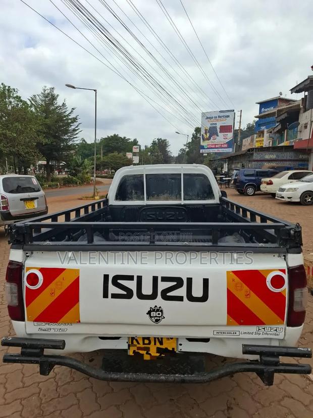 Isuzu D-MAX 2010 White