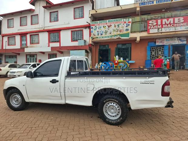 Isuzu D-MAX 2010 White