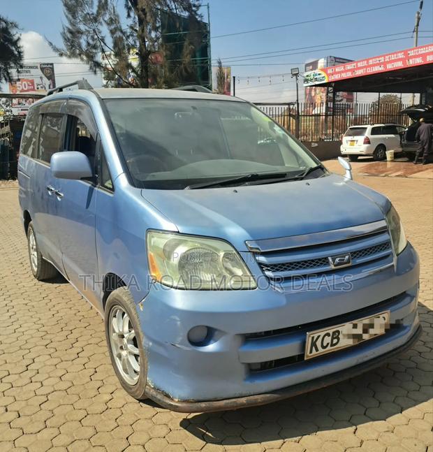 Toyota Noah 2007