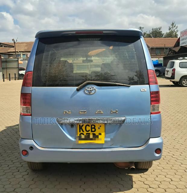 Toyota Noah 2007