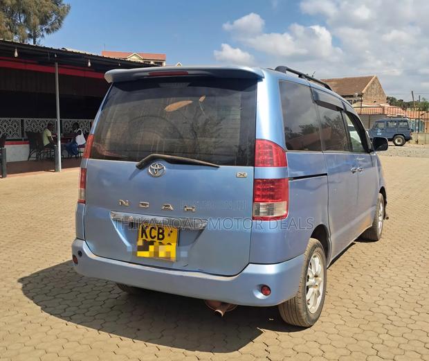 Toyota Noah 2007