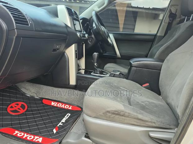 Toyota Land Cruiser Prado 2011 Silver