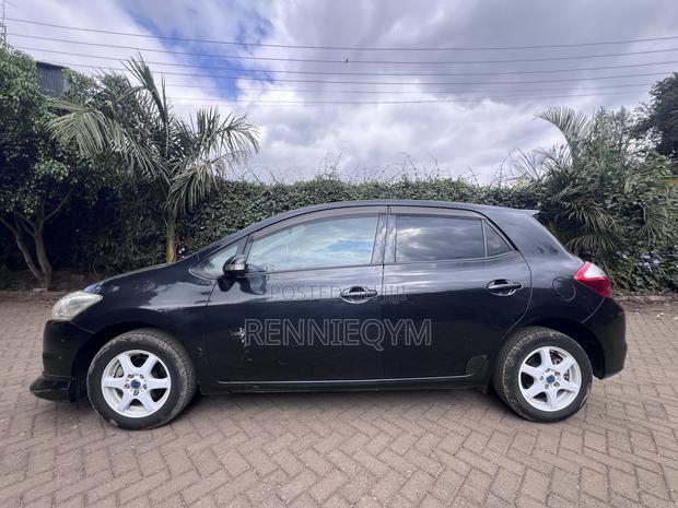 Toyota Auris 2011 Gray