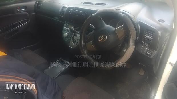 Toyota Vitz 2009 White