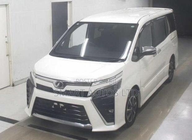 Toyota Voxy 2019 Off white
