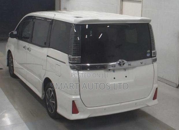 Toyota Voxy 2019 Off white