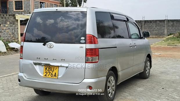 Toyota Noah 2007 Silver