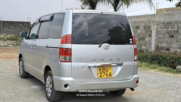Toyota Noah 2007 Silver