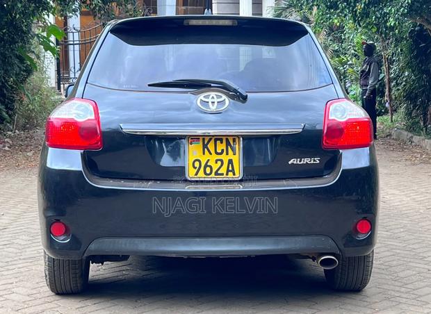 Toyota Auris 2011 Black