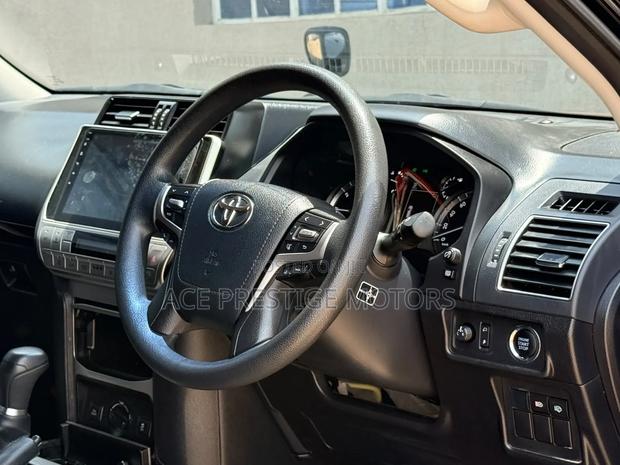 Toyota Land Cruiser Prado 2017 Black