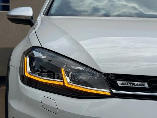 Volkswagen Golf 2019 White