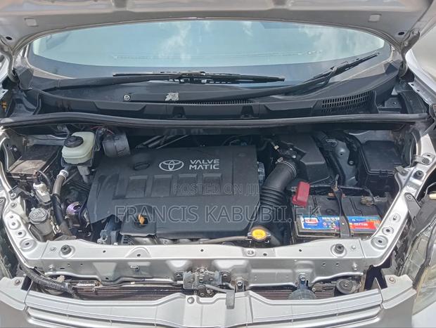 Toyota Noah 2009 Silver
