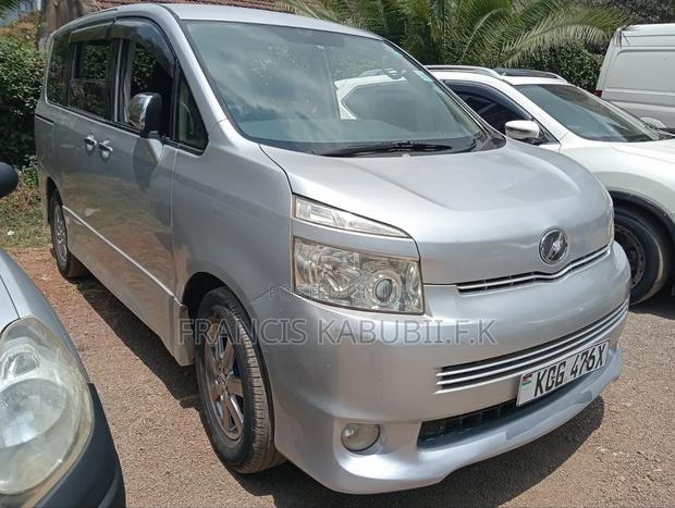Toyota Noah 2009 Silver