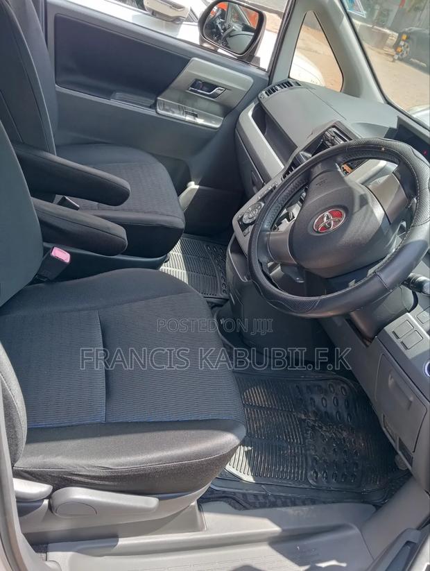 Toyota Noah 2009 Silver