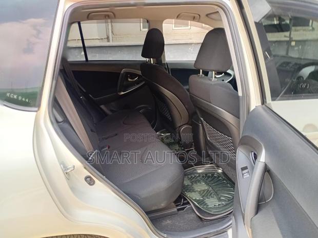 Toyota RAV4 2009 Off white