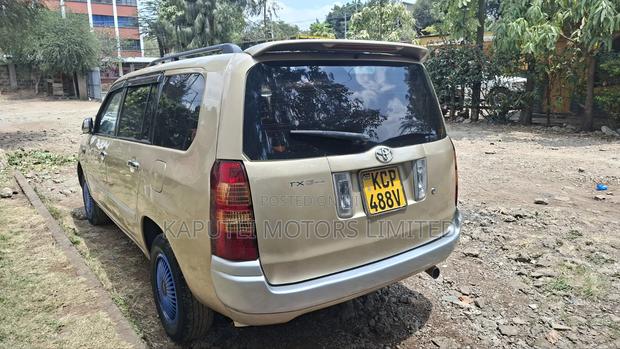 Toyota Probox 2010 Gold
