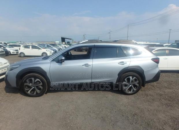 Subaru Outback 2022 Silver