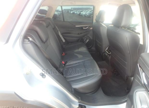 Subaru Outback 2022 Silver